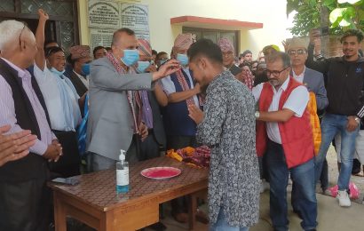 राप्रपा बाँके क्षेत्र नं.३ का अध्यक्ष योगीसहित ३ सय एमालेमा प्रवेश