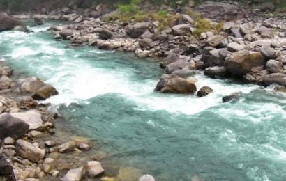 कर्णाली नदीमा जिप खस्दा चालकको मृत्यु