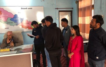 स्ववियुले महेन्द्र बहुमुखी क्याम्पस प्रशासनलाई १५ बुँदे ध्यानाकर्षण पत्र बुझायाे