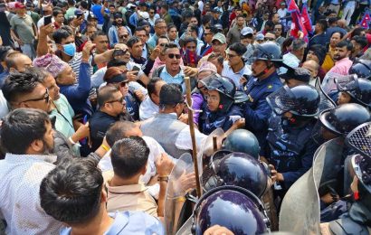 कास्कीमा निषेधाज्ञा तोडेर रास्वपाको प्रदर्शन,